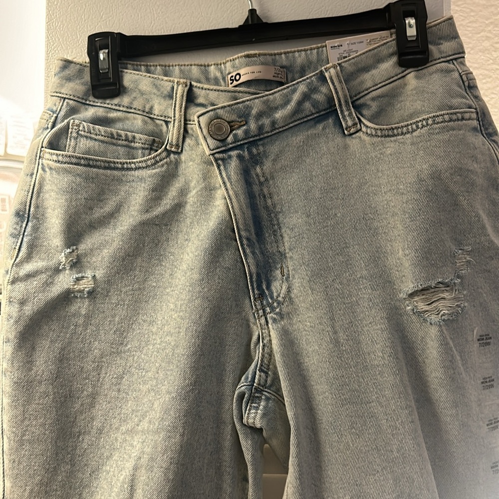 The cutest mom jeans - Picture 2 of 5